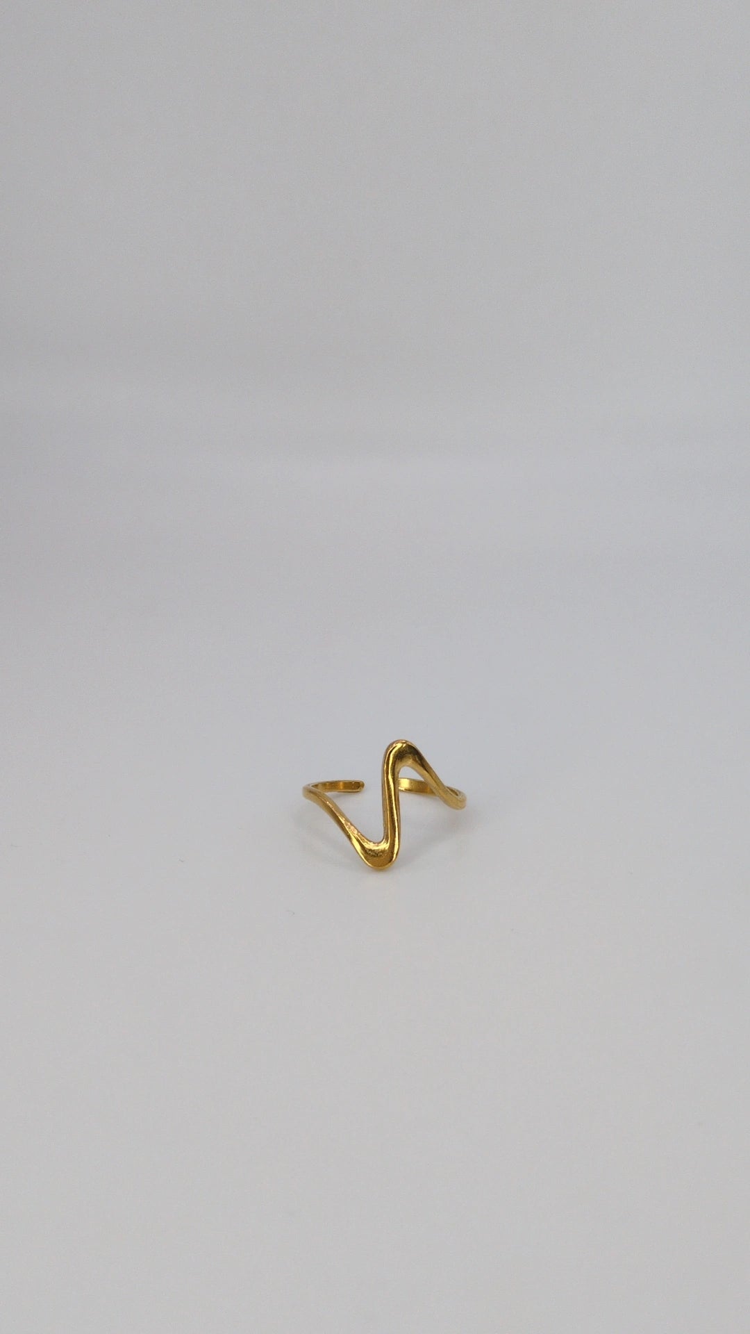 Gold Minimalistic Wave Ring