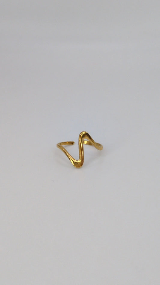 Gold Minimalistic Wave Ring