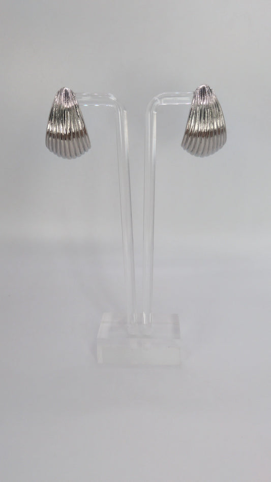 Ribbed Shell Hoop Earrings